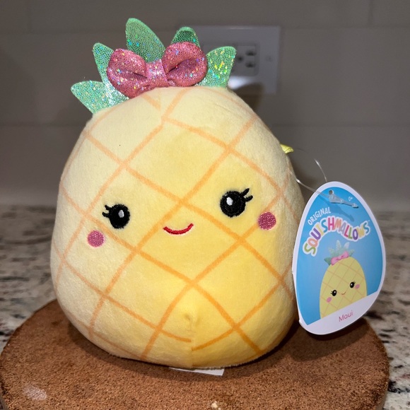 New Maui The Pineapple Squishmallow - Picture 1 of 6
